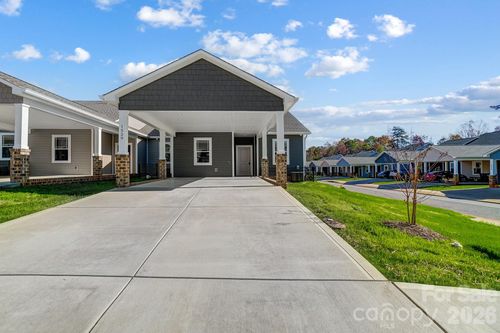 1529 28th Street Pl Se, Hickory, NC, 28602-8774 | Card Image