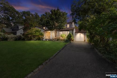 766 7th Ave, River Edge, NJ, 07661-1516 | Card Image