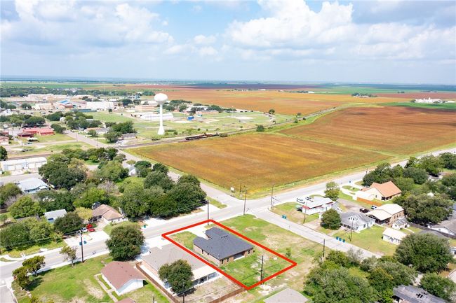 407 Main St, House other with 3 bedrooms, 2 bathrooms and null parking in Odem TX | Image 30
