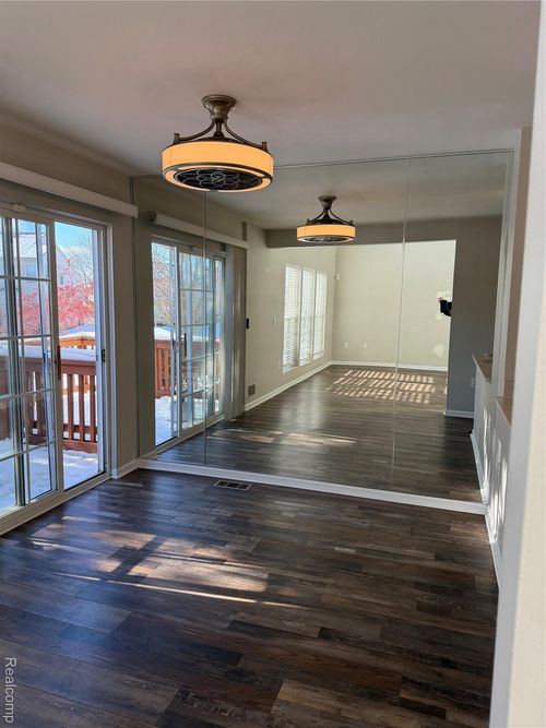 17501 Gateway Cir, Southfield, MI, 48075-4717 | Card Image