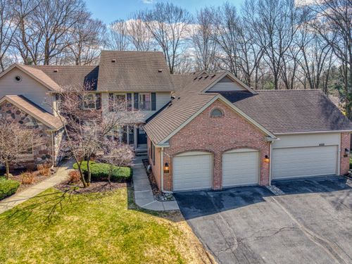 4584 Golf View Dr, Brighton, MI, 48116-9768 | Card Image