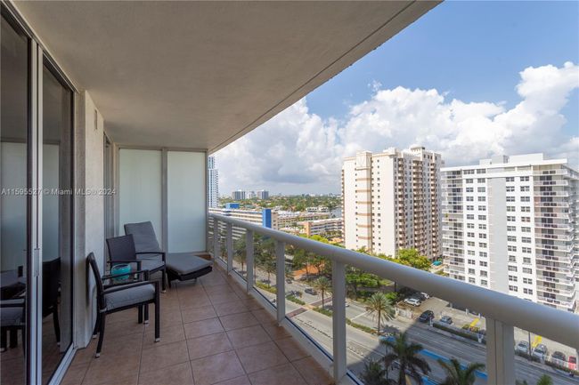 1207 - 1850 S Ocean Dr, Condo with 3 bedrooms, 3 bathrooms and null parking in Hallandale Beach FL | Image 21