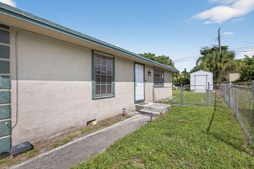 1332 W 33rd St, Riviera Beach, FL, 33404-2956 | Card Image