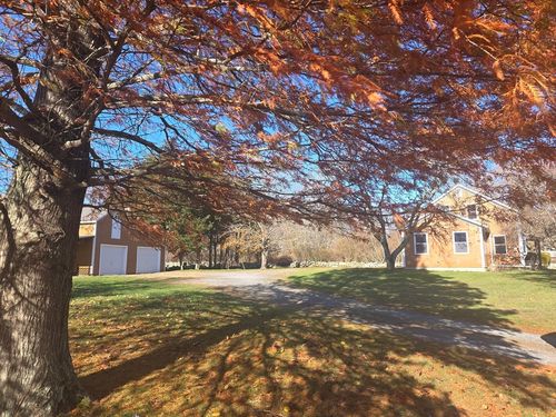 557 Drift Rd, Westport, MA, 02790-1205 | Card Image