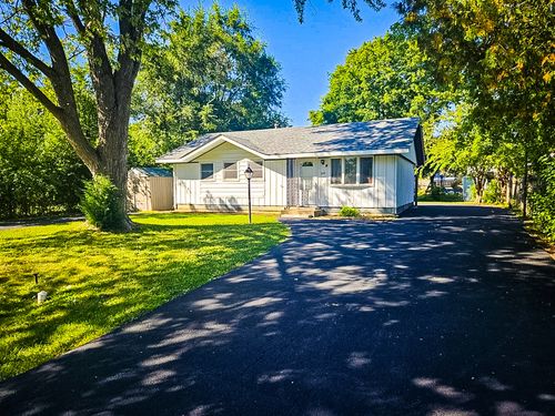 460 Maplewood Dr, Antioch, IL, 60002-1655 | Card Image