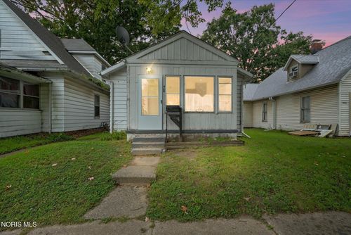 960 Willow Ave, Toledo, OH, 43605-2937 | Card Image