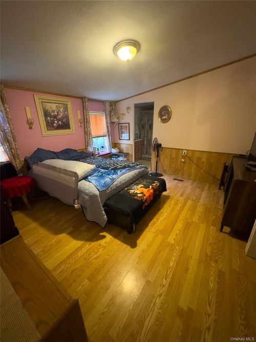 1 Lake View Dr, Woodbourne, NY, 12788-5617 | Card Image