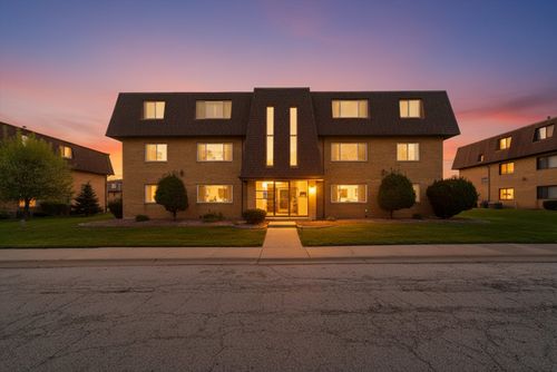 11-10437 Natoma Ave, Chicago Ridge, IL, 60415-1786 | Card Image