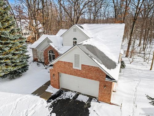 4977 Briarwood Cir, West Bloomfield, MI, 48323-2085 | Card Image