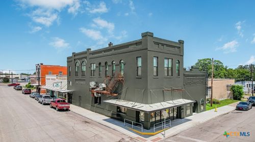 123 W May St, Yoakum, TX, 77995 | Card Image