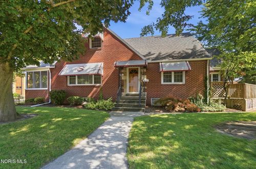 401 Clough St, Bowling Green, OH, 43402-2915 | Card Image