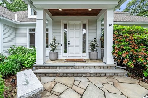 10 Hawk Hill Ln, Ipswich, MA, 01938-3016 | Card Image