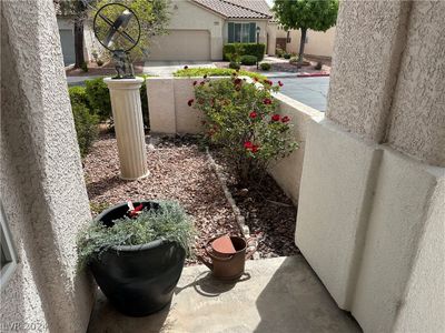 FRONT PATIO ENTRY | Image 3