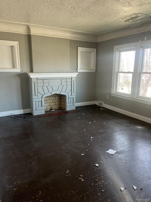 2433 La Belle St, Detroit, MI, 48238-2968 | Card Image