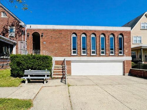 696 Avenue C, Bayonne, NJ, 07002 | Card Image