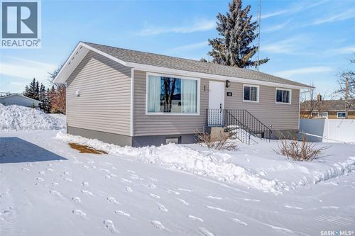 105 4 Ave, St. Brieux, SK, S0K | Card Image