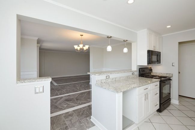 APT-1704 - 7033 N Kedzie Ave, Condo with 2 bedrooms, 2 bathrooms and 2 parking in Chicago IL | Image 21