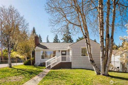 13703 Palatine Ave N, Seattle, WA, 98133-6816 | Card Image
