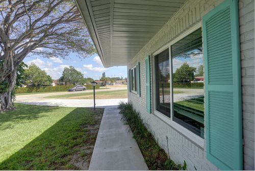 1133 7th St, Lake Park, FL, 33403-2538 | Card Image