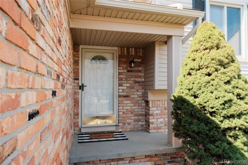 652 Stonehenge Dr, Canton, MI, 48188-1223 | Card Image