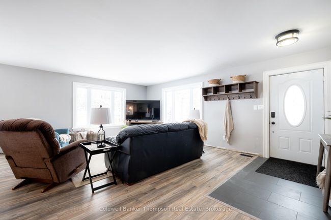 751 Old Muskoka Rd, House other with 3 bedrooms, 1 bathrooms and 4 parking in Utterson ON | Image 6
