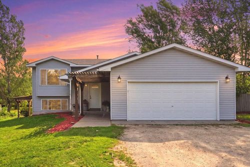 983 172nd St, Hammond, WI, 54015-5048 | Card Image