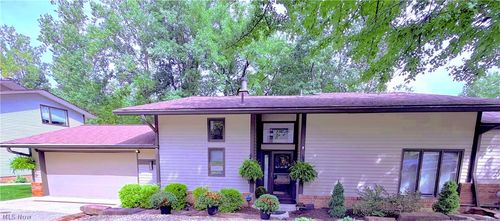 011-7019 Windward Hills Dr, Brecksville, OH, 44141-2433 | Card Image