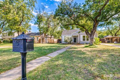 1502 S Monroe St, Home with 3 bedrooms, 2 bathrooms and null parking in San Angelo TX | Image 3