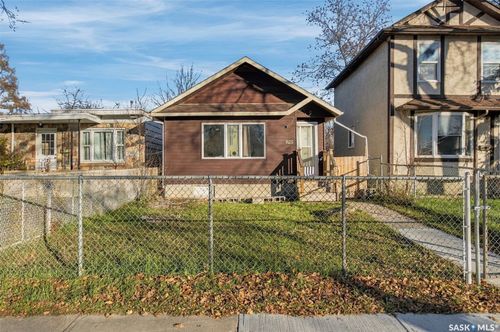 925 Montague Street, Regina, SK, S4T3H4 | Card Image