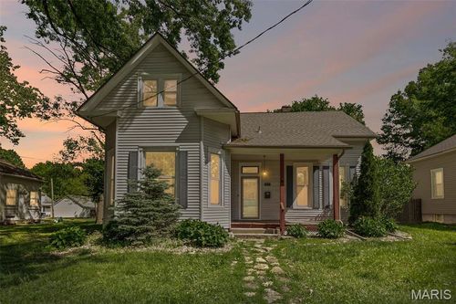 911 Grand Ave, Edwardsville, IL, 62025-1436 | Card Image