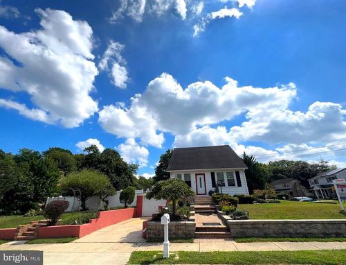 152 E 7th St, BURLINGTON, NJ, 08016-3331 | Card Image