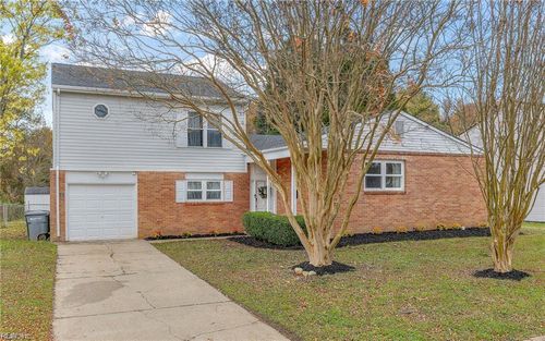 42 Banister Dr, Hampton, VA, 23666-1702 | Card Image