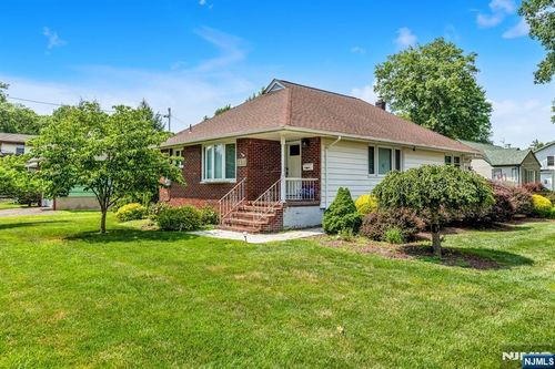 321 Henley Ave, New Milford, NJ, 07646-2043 | Card Image