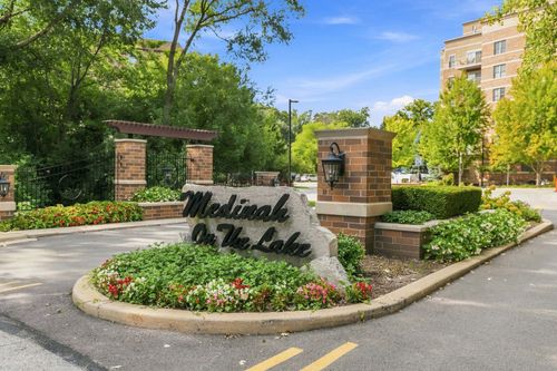 215-120 Lakeview Dr, Bloomingdale, IL, 60108-1115 | Card Image