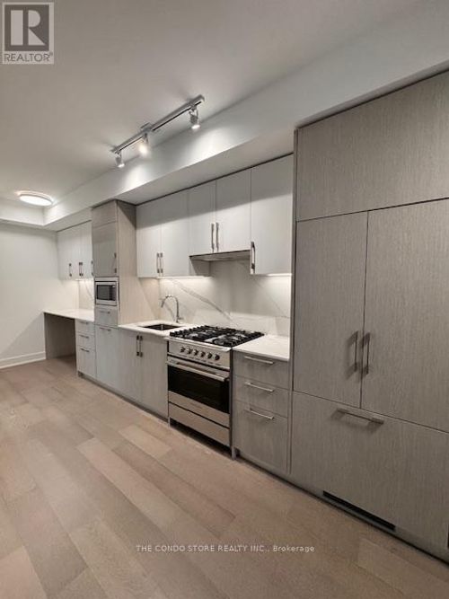 606-8 Manor Road W, Toronto (Yonge-Eglinton), ON, M4S0E6 | Card Image