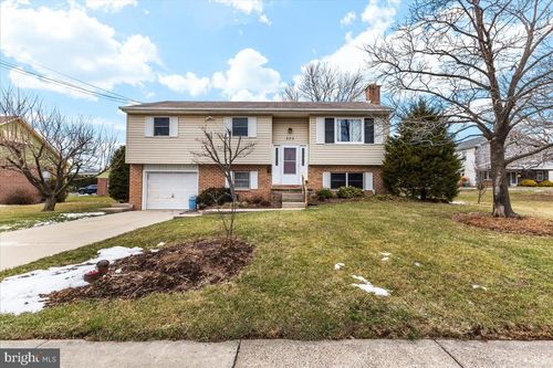 303 Fairview St, Stowe, PA, 19464-6158 | Card Image