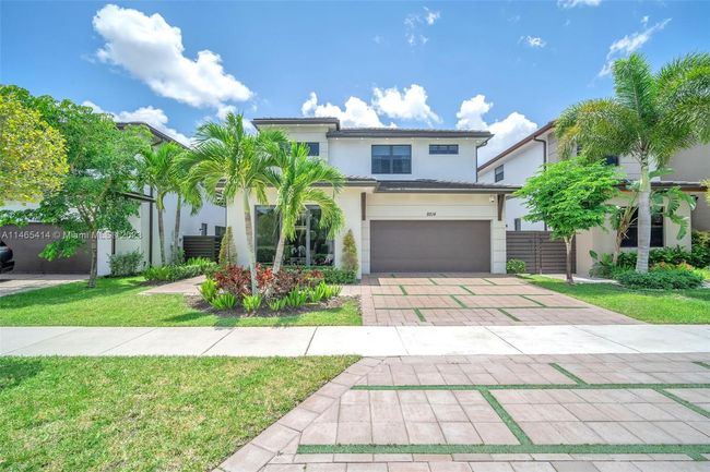 8814 Nw 154th Ter, House other with 5 bedrooms, 4 bathrooms and null parking in Miami Lakes FL | Image 2