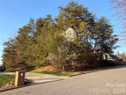 166-4029 Pinecrest Dr Ne, Hickory, NC, 28601-8751 | Card Image