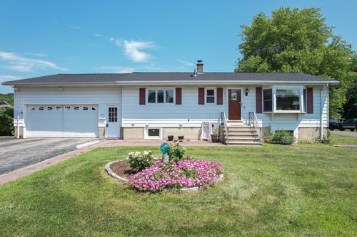 73 Starlet Ln, Waterbury, CT, 06704-2127 | Card Image