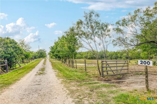 200 Armstrong Rd, Lockhart, TX, 78644-4325 | Card Image