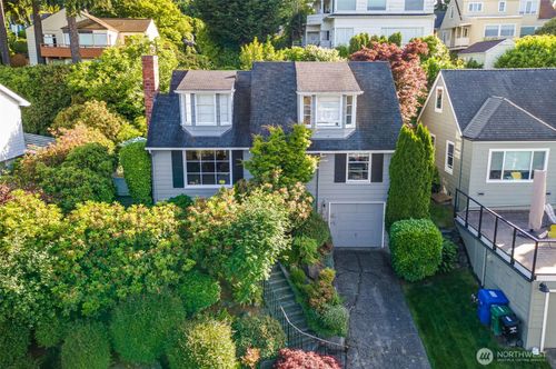 5051 Harold Pl Ne, Seattle, WA, 98105-2808 | Card Image