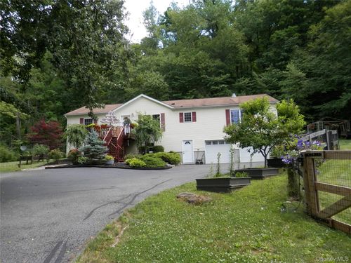 590 Farm To Market Rd, Brewster, NY, 10509-6143 | Card Image