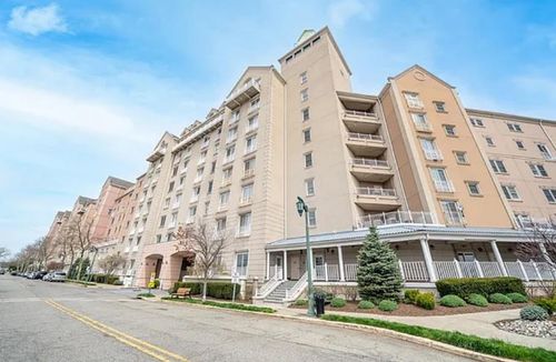 32-100 Shearwater Ct, Jersey City, NJ, 07305-5410 | Card Image