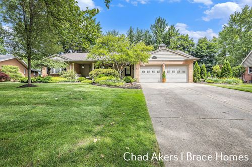 541 Russwood St Ne, Grand Rapids, MI, 49505-3672 | Card Image