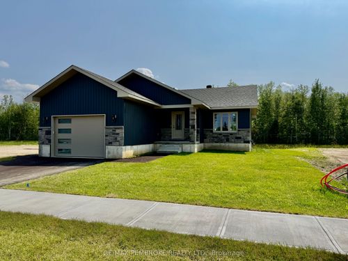 13 Eddy Cres, Pembroke, ON, K8A0M1 | Card Image