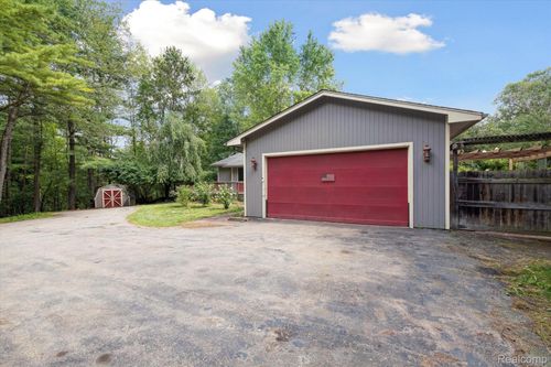 4851 Fox Chapel Dr, Dryden, MI, 48428-9330 | Card Image