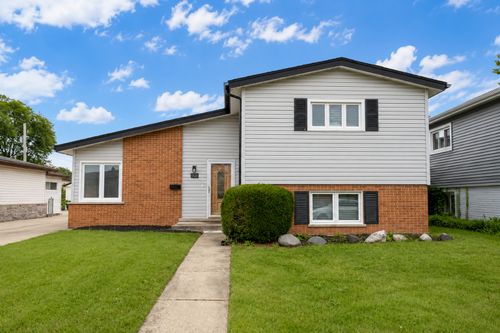 8147 Chester Ave, Niles, IL, 60714-2303 | Card Image