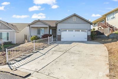 216 N 78th Avenue, House other with 3 bedrooms, 2 bathrooms and 2 parking in Yakima WA | Image 2