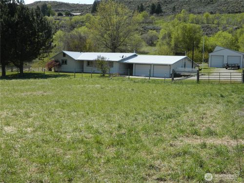 651 Highway 7, Tonasket, WA, 98855-9256 | Card Image