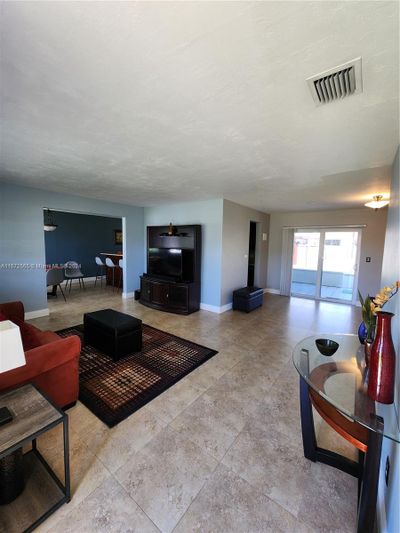 12245 Sw 35th Ter, House other with 3 bedrooms, 1 bathrooms and null parking in Miami FL | Image 2